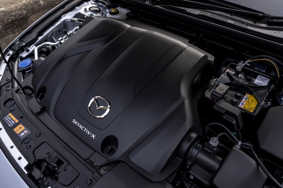 Моторный отсек Mazda3 Skyactiv-X Sport Sedan (BP) 2019 года  (UK) (фото 32 из 42)